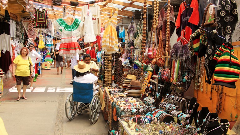 Shopping of Artisan Crafts in mexico