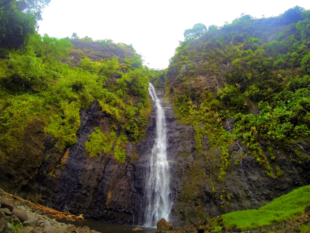 tahiti's waterfall valley 